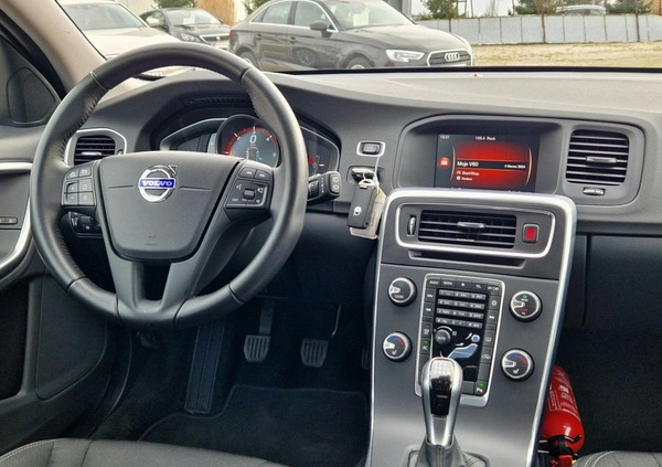 Volvo V60 cena 55900 przebieg: 186900, rok produkcji 2018 z Resko małe 781